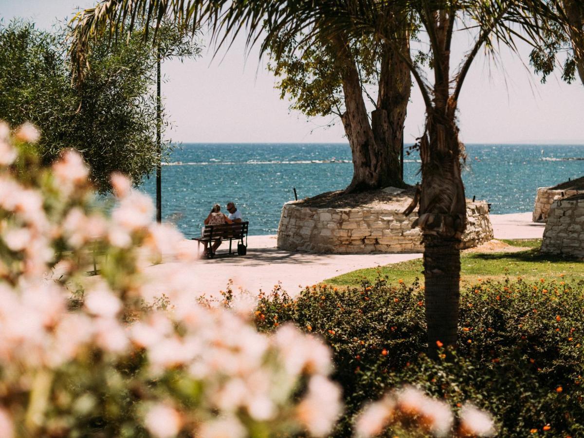 The Salnik Beach Apartment Limassol Exteriör bild