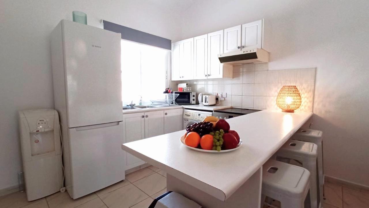 The Salnik Beach Apartment Limassol Rum bild